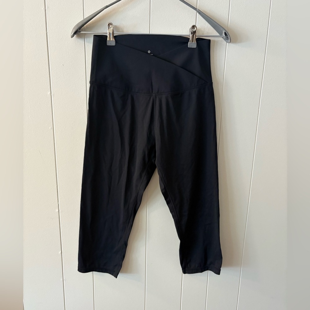 Women's High-Rise Black Capri Leggings